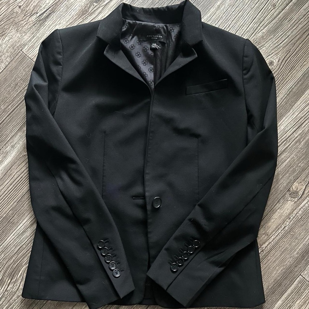Sold Ann Taylor Black Tailored Single-Button Blazer - Picture 2 of 8